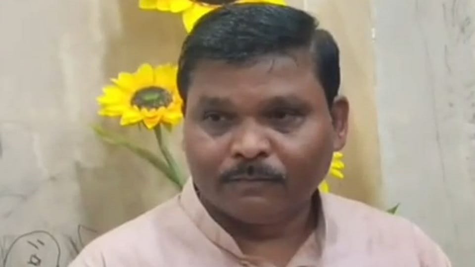 MLA's Brother Submits Evidence to Police Commissioner in Fraud Case Agra UP