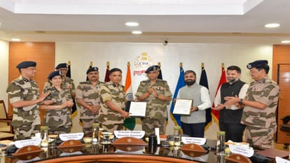 CISF के जवानों की दी गई ट्रेनिंग