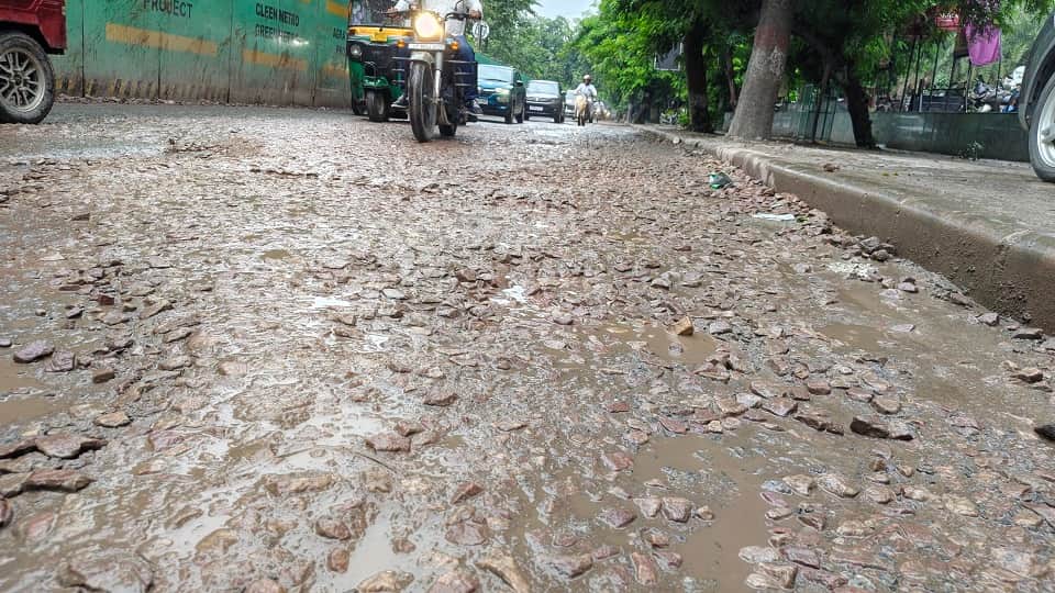 Potholed Roads Pose Challenge for Raksha Bandhan Travelers Agra UP