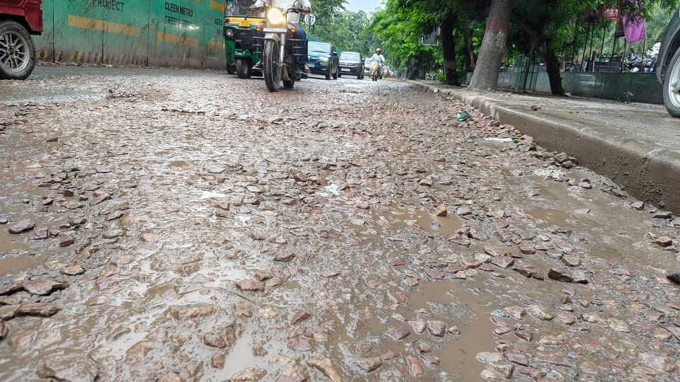 Potholed Roads Pose Challenge for Raksha Bandhan Travelers Agra UP