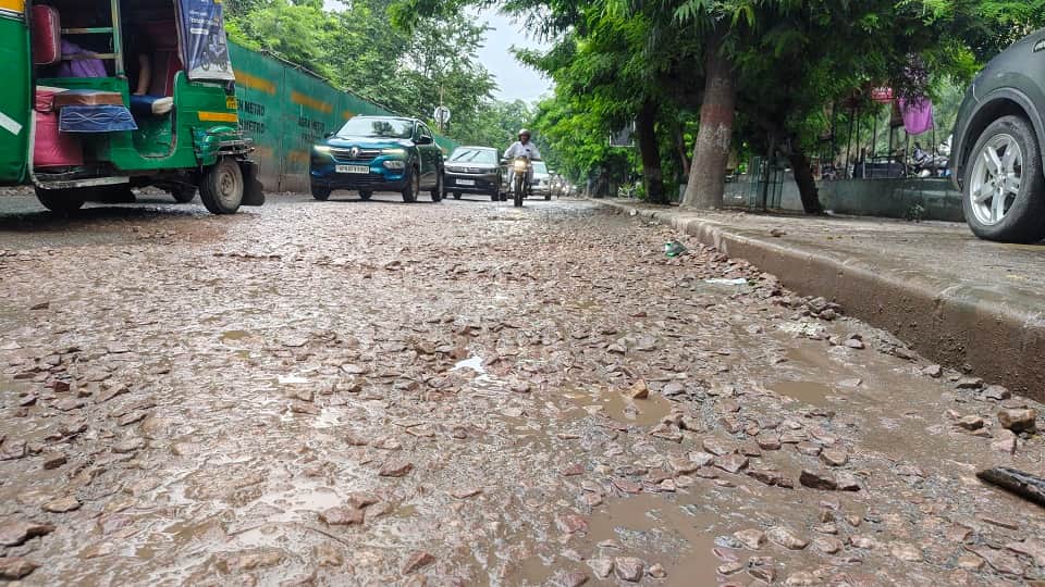 Potholed Roads Pose Challenge for Raksha Bandhan Travelers Agra UP