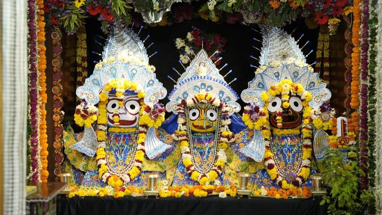 indore-news-iskcon-temple-celebrates-balram-purnima-and-jhulan-yatra-conclusion