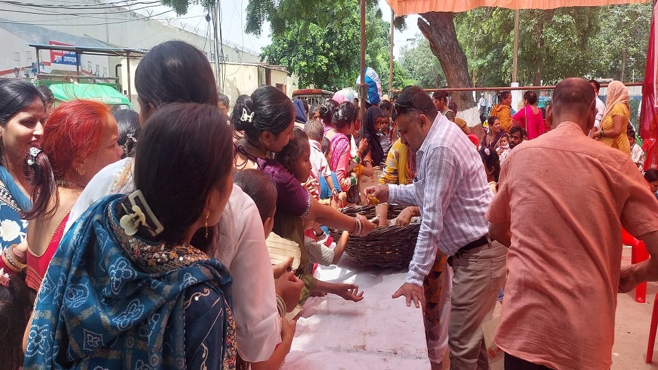Crowd of sisters thronged jail to tie Rakhis to their brothers on Raksha Bandhan