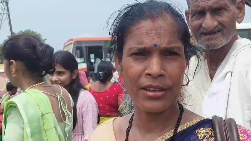 Free Bus Travel Turns Difficult as Shortage of Buses Causes Long Waits and Crowding
