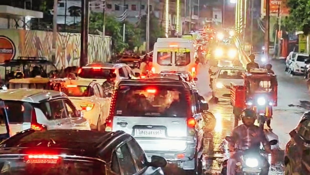 Varanasi Traffic Seven-kilometer journey takes two hours ambulance stuck in gridlock complaint lodged