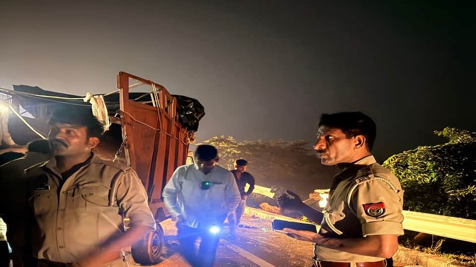 22 Passengers Injured as Truck Hits Pickup on Southern Bypass in Agra UP