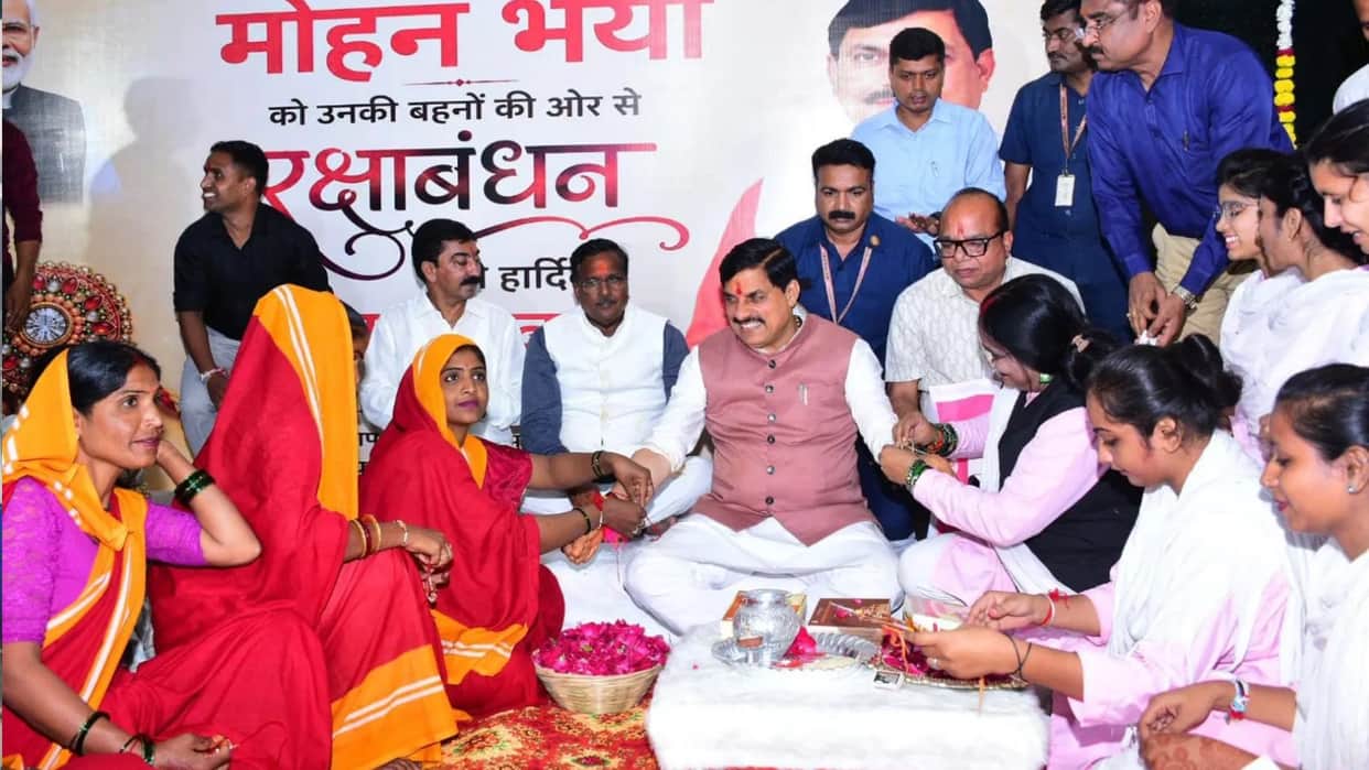 CM Dr. Mohan Yadav Celebrates Raksha Bandhan with Women Sanitation Workers in Ujjain
