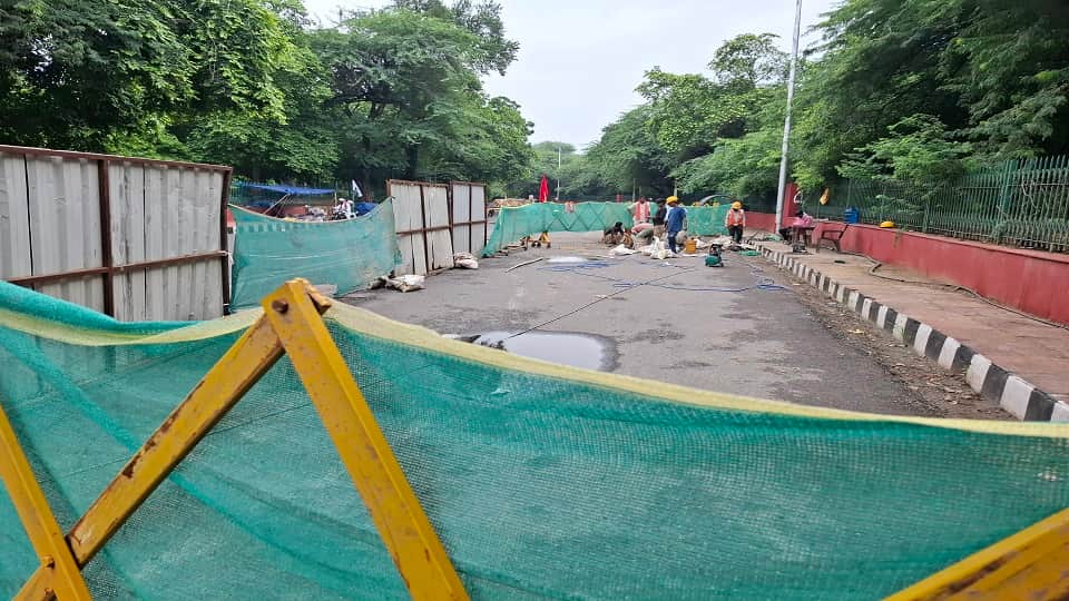 Repair work on leaking sewer line is being carried out today in Khairati Tola in Agra