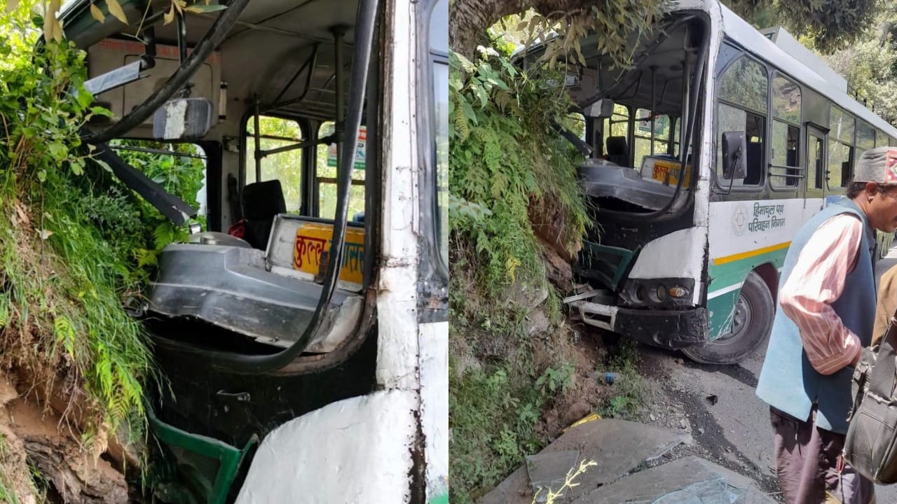 दुर्घटनाग्रस्त एचआरटीसी की बस।
