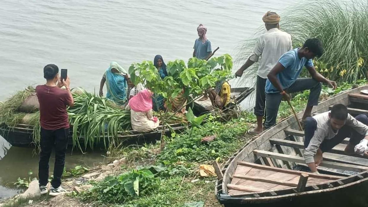 Sisters arrive boat tie Rakhis Saryu water level receded hardships persist flood havoc continues in Azamgarh