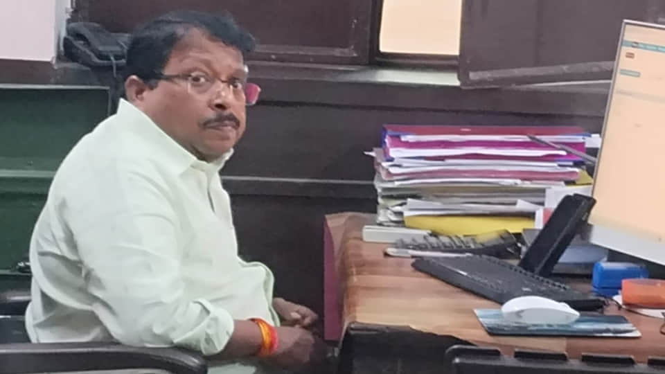 आरटीओ कैश बाबू विपिन