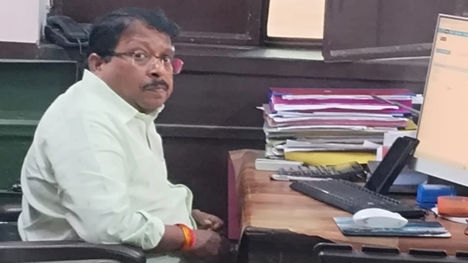 आरटीओ कैश बाबू विपिन