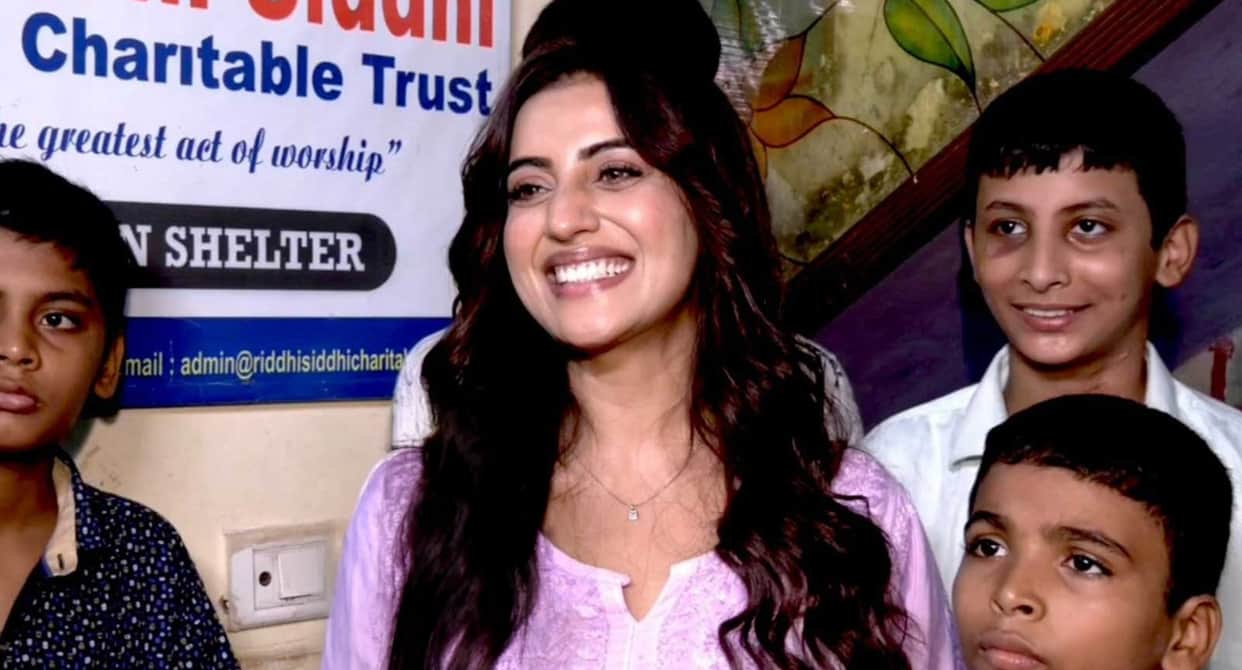 Akshara Singh Celebrated Her Birthday With Children At The Jain Trust