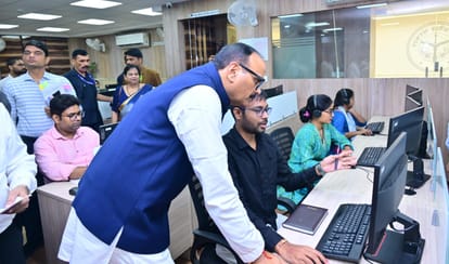 UP: Deputy CM suddenly visits Health Directorate, checks hospital conditions online