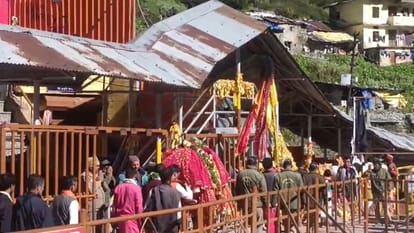 बदरीनाथ धाम पहुंची मां इंद्रामती की डोली