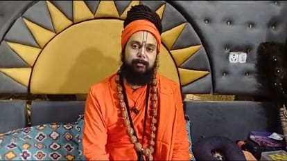 भजन गायक व महामंडलेश्वर कुंजबिहारी दास।
