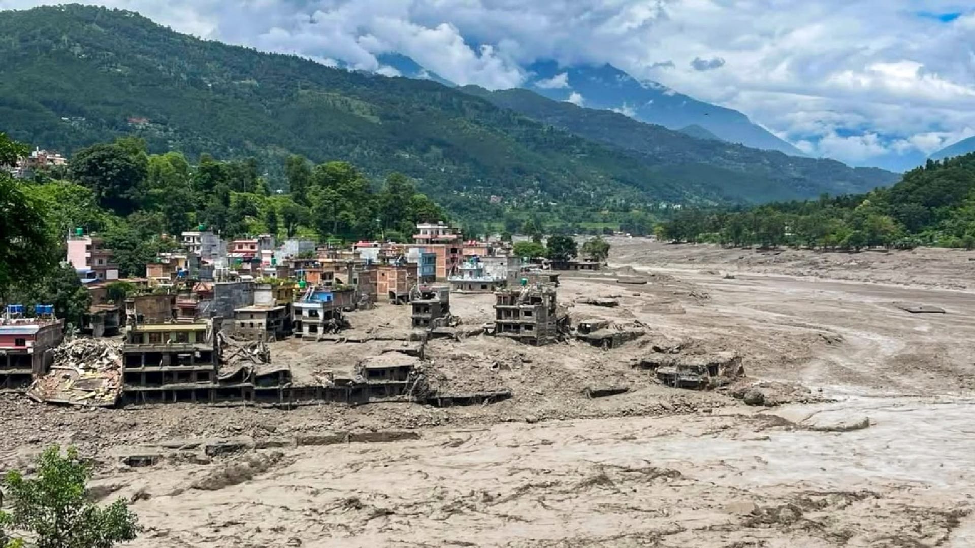 छत्तीसगढ़:चाय पीने रुके तो बच गई जान, नेपाल की बाढ़ में फंसने से बाल-बाल बचे  छत्तीसगढ़ के 5 दोस्त - Nepal Flood Chhattisgarh Raipur Five Friends Tea  Break Rakhi Arrow Escape -