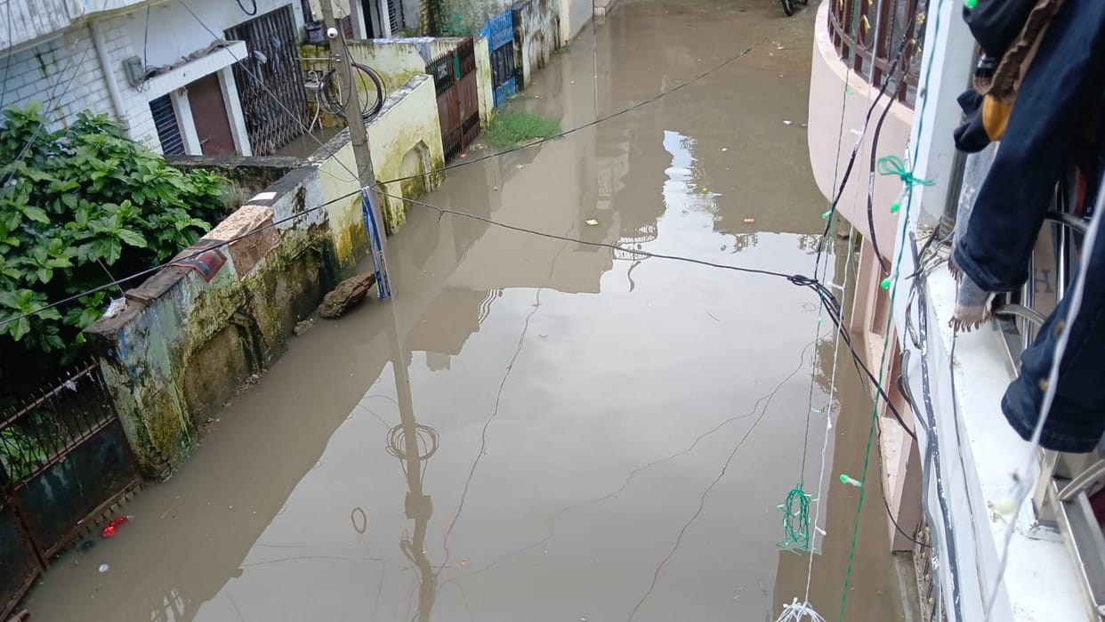 Knee-deep water, homes in distress Rain worsens the situation; JK Nagar in Kareli turns into a lake.