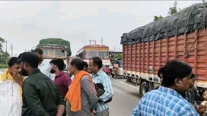 हाईवे पर लगा जाम