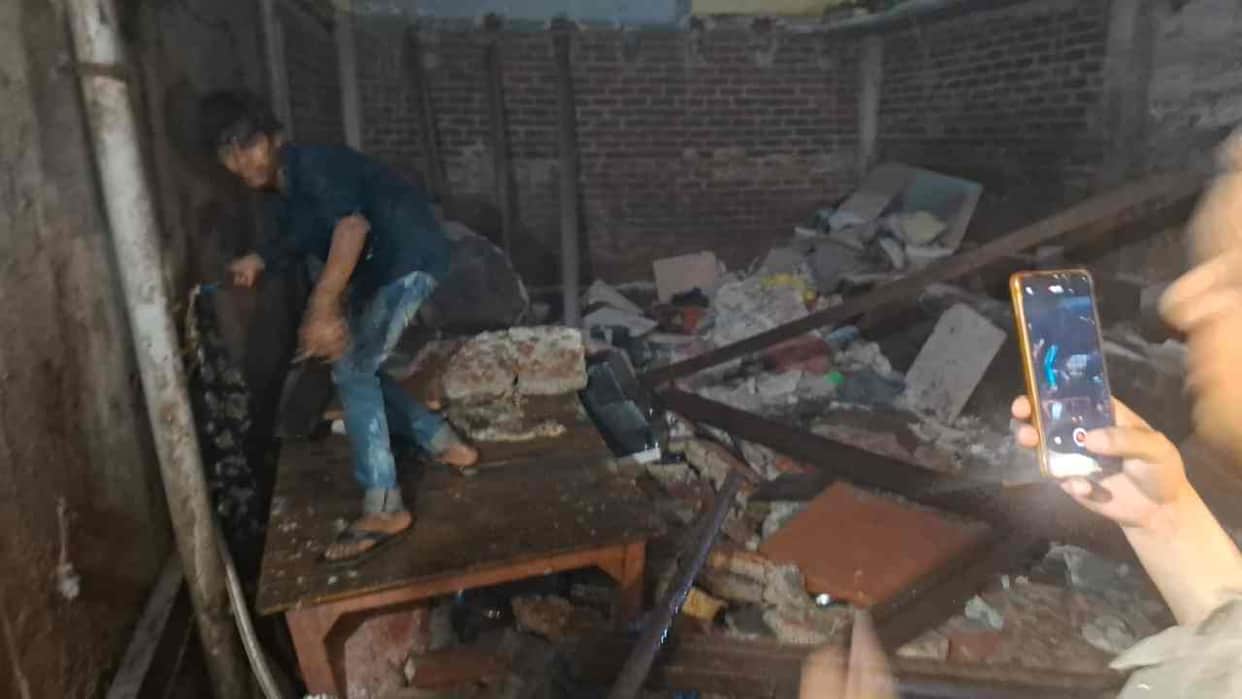 Dilapidated roof collapses in Loni today