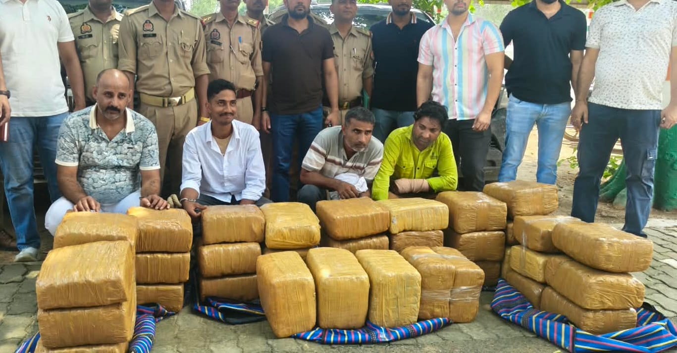 पुलिस की गिरफ्त में आरोपी
