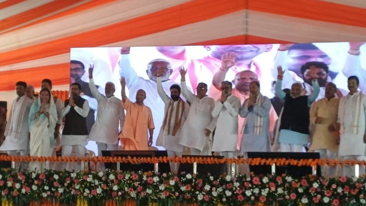 CM Yogi arrives in Ballia Inspects flood-affected areas distributes relief material to victims