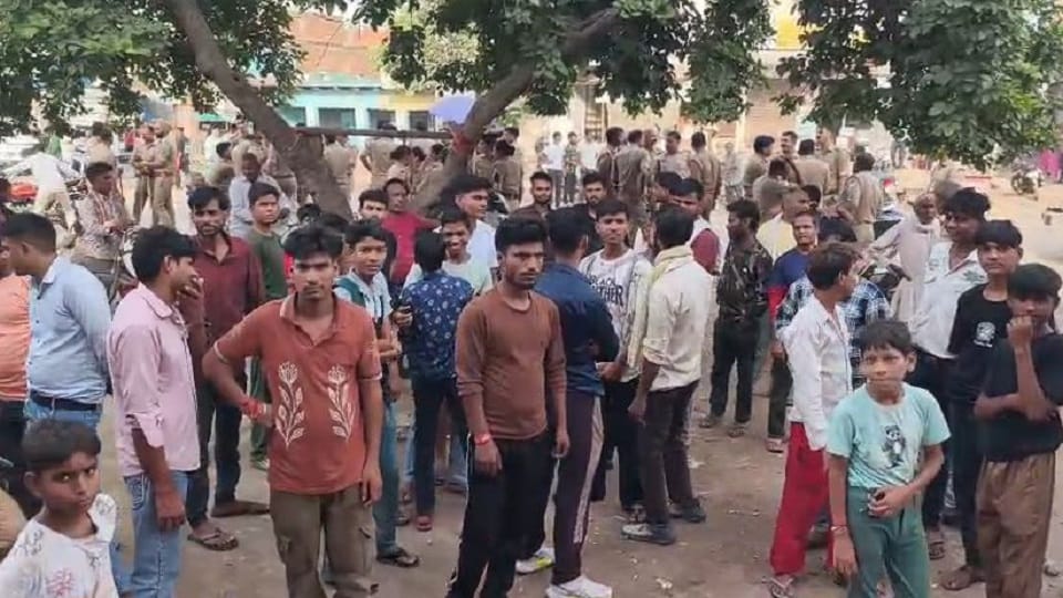 Woman dies after childbirth family creates ruckus at hospital in agra