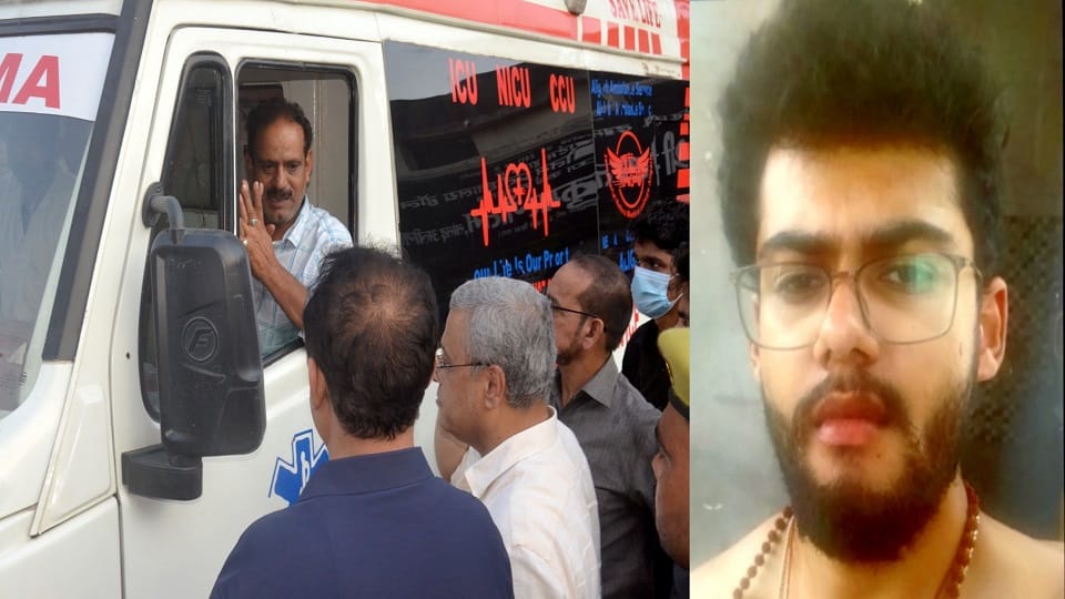 मृतक छात्र कृष्णा का फाइल फोटो और उनके पिता
