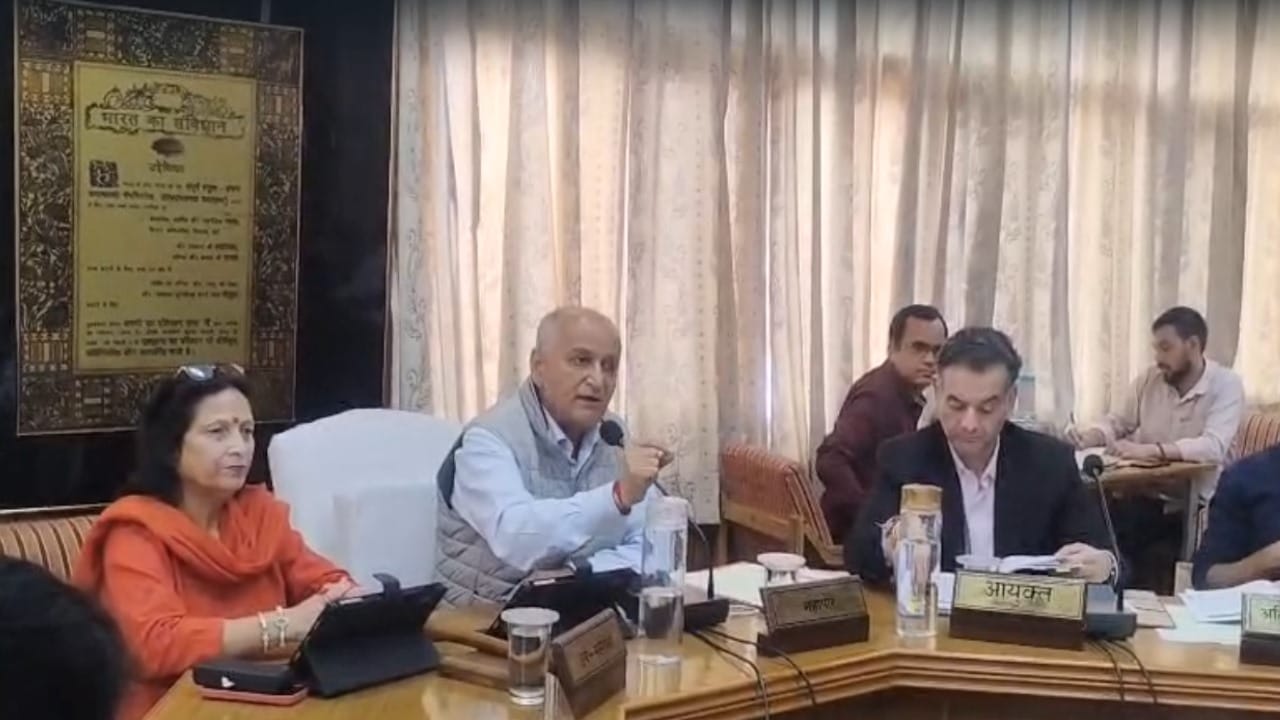 महापौर सुरेंद्र चौहान और उप महापौर उमा कौशल की अध्यक्षता में हुई एमसी की बैठक।
