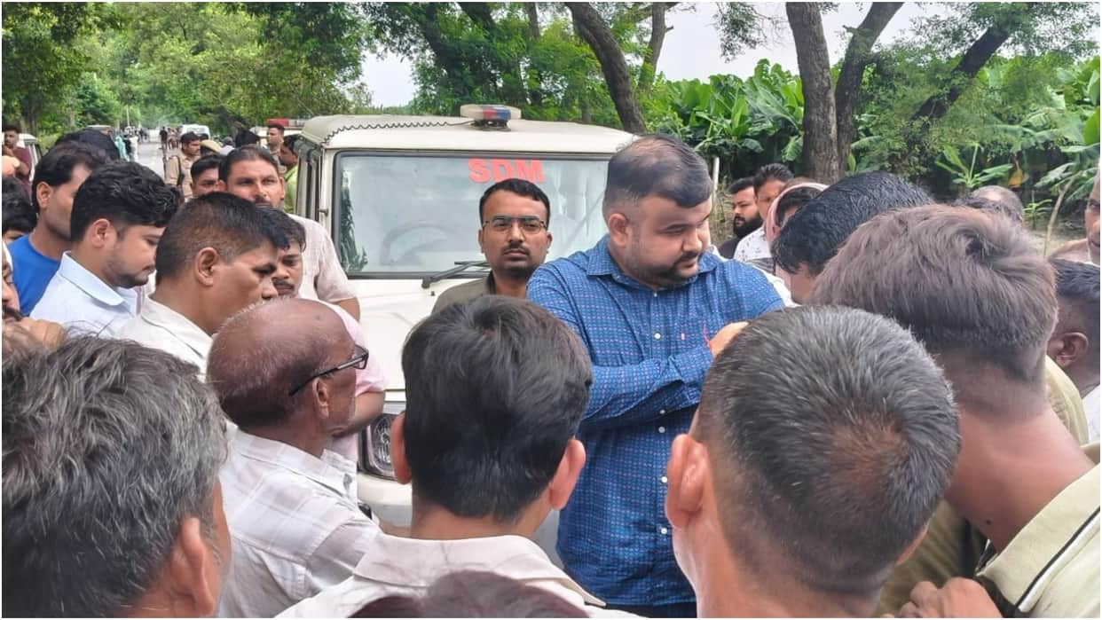 Villagers on 16-hour protest after old man dies in tiger attack in Pilibhit