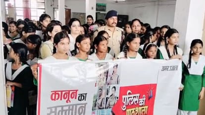 नेशनल गर्ल्स इंटर कॉलेज में हुआ पुलिस की पाठशाला कार्यक्रम।
