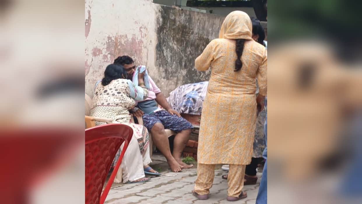 Car tyre bursts on highway; lawyer's daughter-in-law dies.