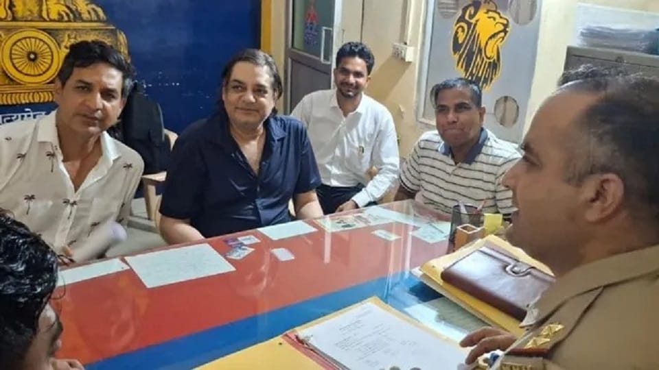 चंद्रचूड़ सिंह थाने में