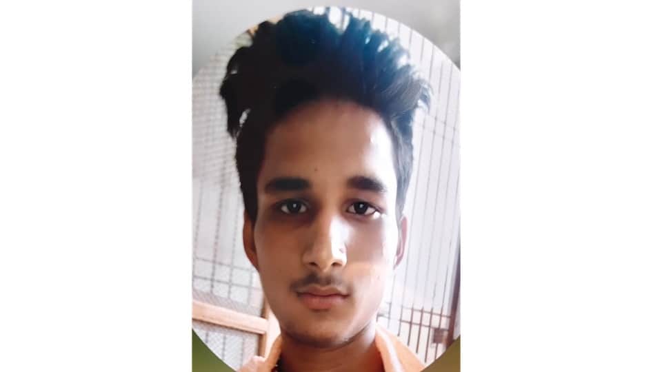 A speeding Canter truck hit a young man riding a motorcycle from behind in Panipat.