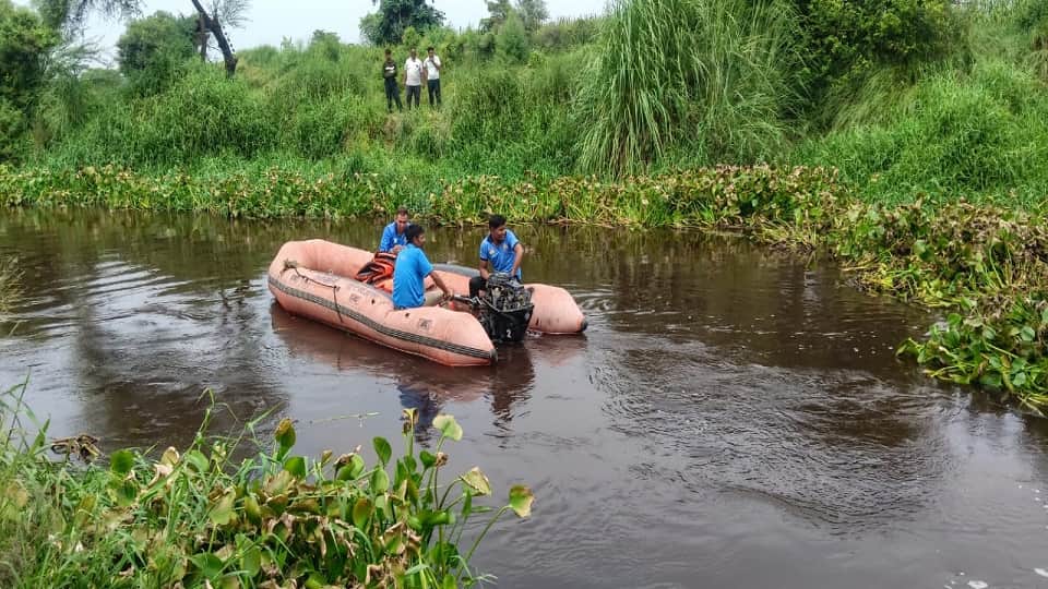 18 buffaloes were swept away in Khari river in Agra two died