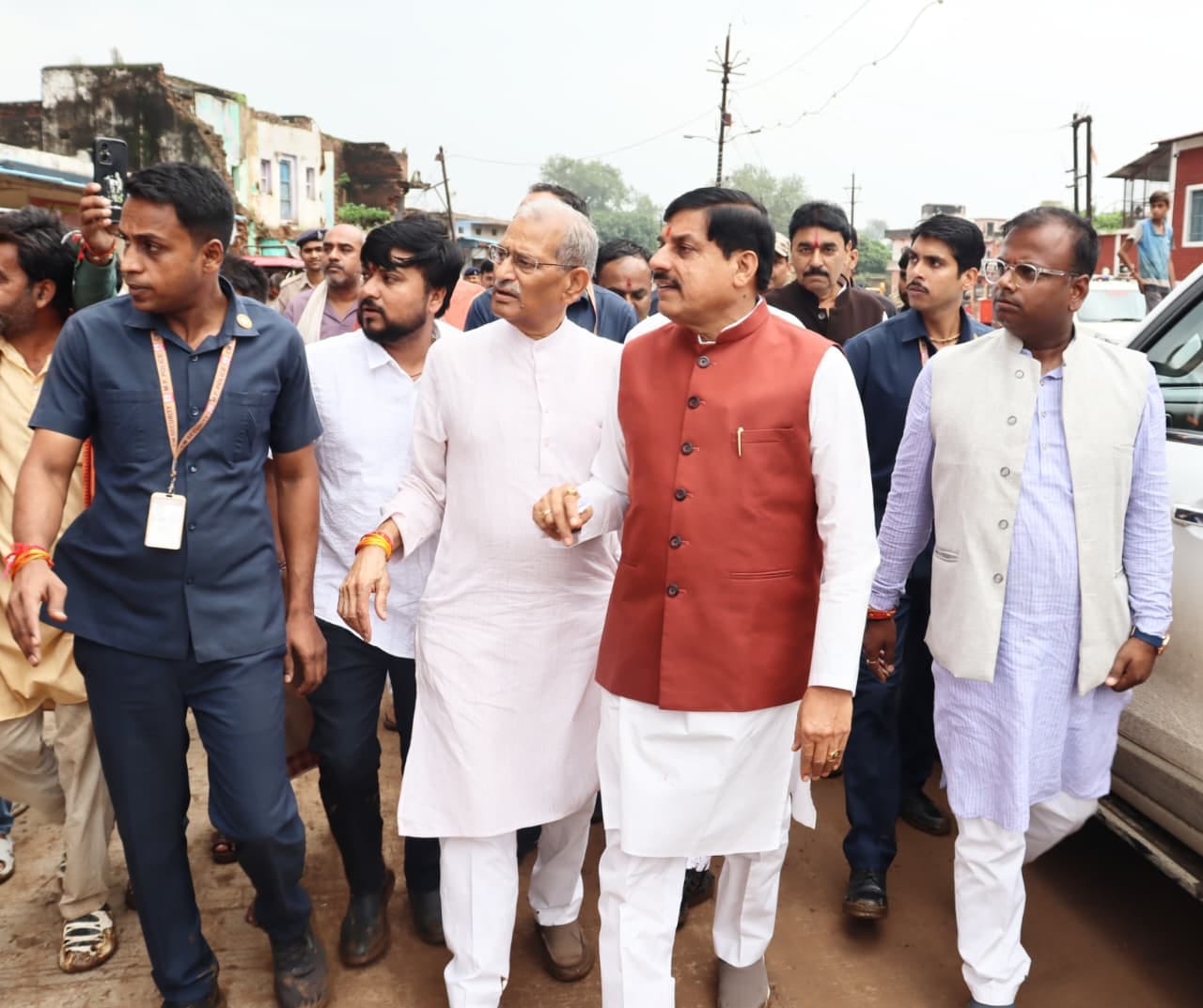 In Chitrakoot, an elderly man stopped CM Mohan's path and said, "See my house first"; the Chief Minister accom