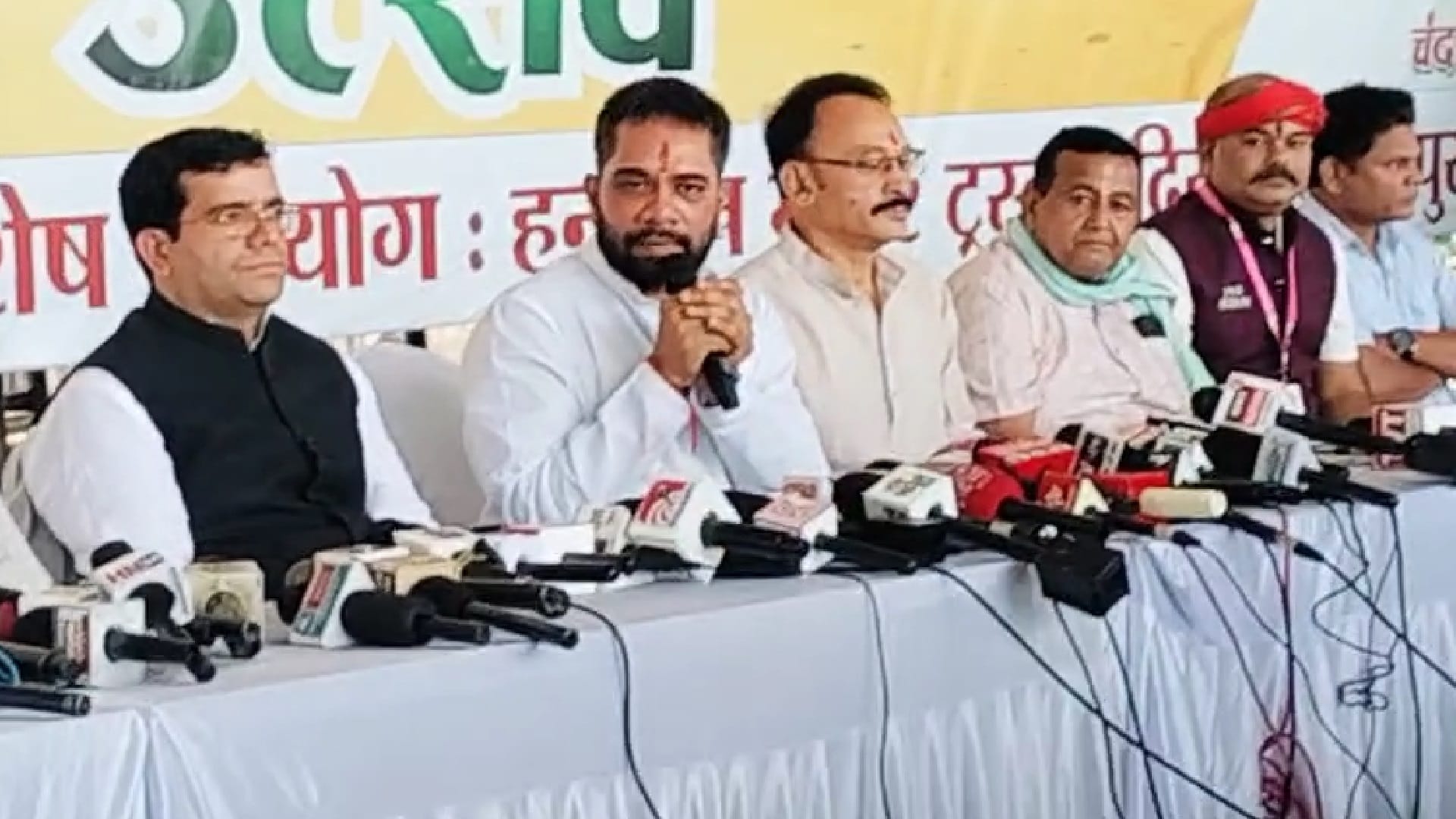 आयोजन की जानकारी देते सार्वजनिक दही हांडी उत्सव समिति के संयोजक बसंत अग्रवाल