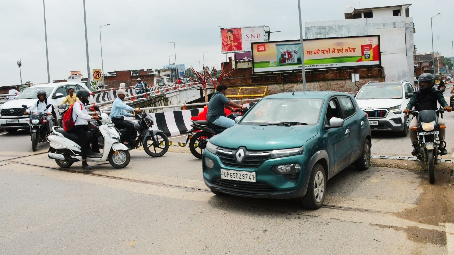 Varanasi 44000 vehicles pass over five overbridges 200 violate rules registrations cancelled report