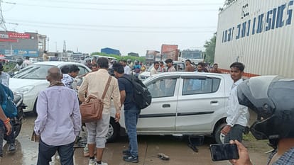 Kanpur Highway Accident: Uncontrolled Fortuner Crosses Divider, Collides with Alto; Three Seriously Injured