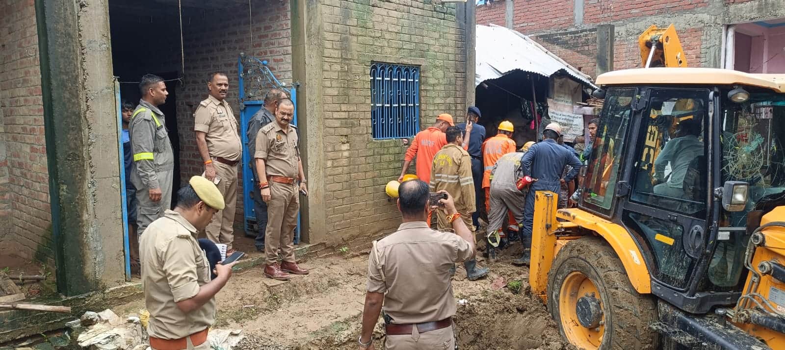 कानपुर में आंगन धंसने से यशी की मौत