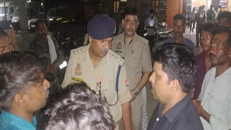 मौके पर पहुंची पुलिस जांच में जुटी