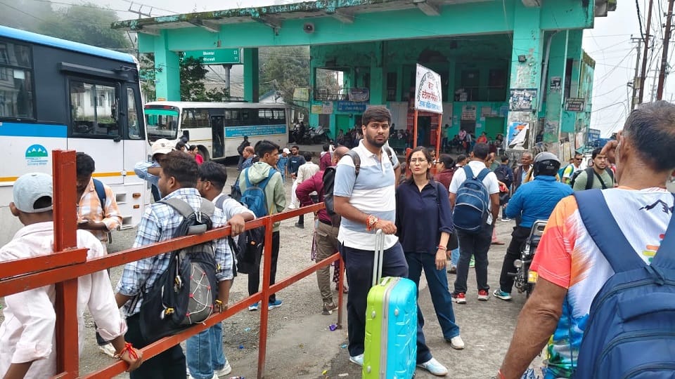 Road closure adds to commuters' woes: Taxi operations shifted to Bhowali-Bhimtal route