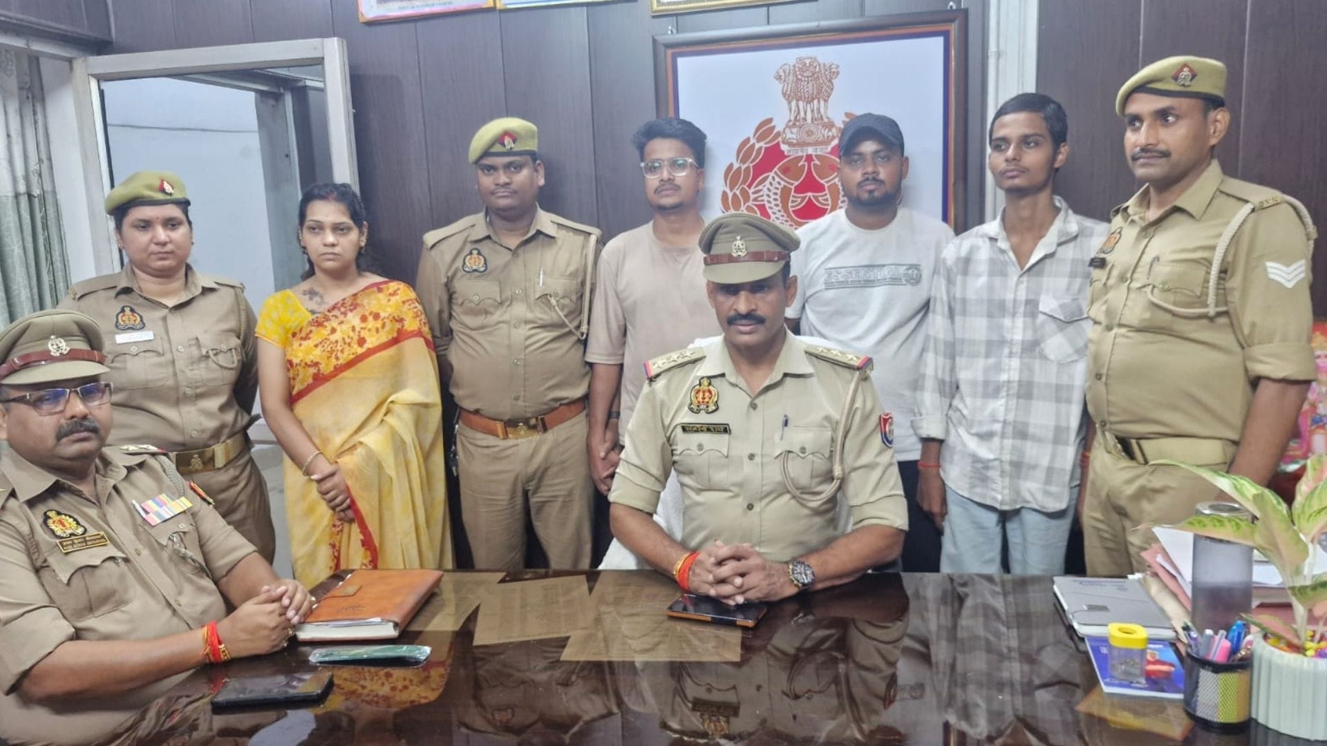 पुलिस की गिरफ्त में चार आरोपी।