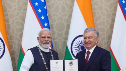 प्रधानमंत्री नरेंद्र मोदी और उज्बेकिस्तान के राष्ट्रपति शौकत मिर्जियोयेव