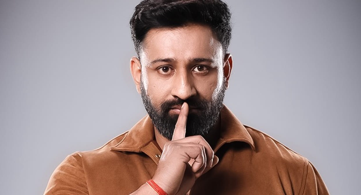 Rajat Dalal Crashed His Thar Into A Parked Car Saying This Is A Daily Drama