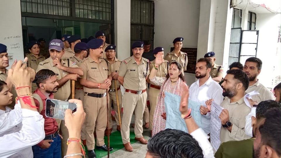 Ramlila Maidan Purification Controversy: Youth Congress Protests at SSP Office