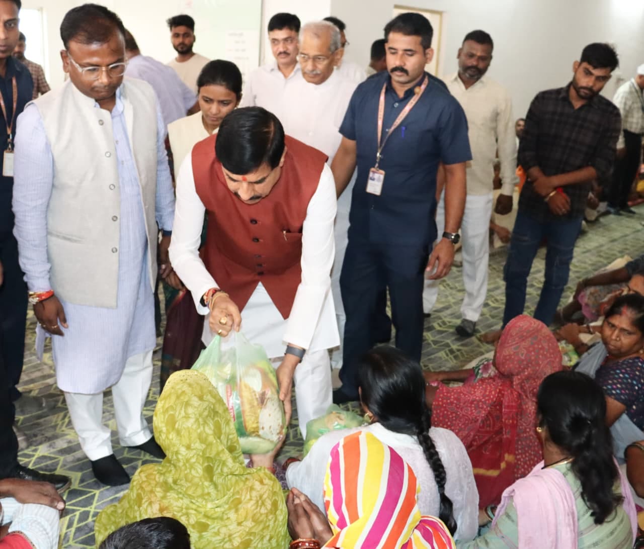 In Chitrakoot, an elderly man stopped CM Mohan's path and said, "See my house first"; the Chief Minister accom