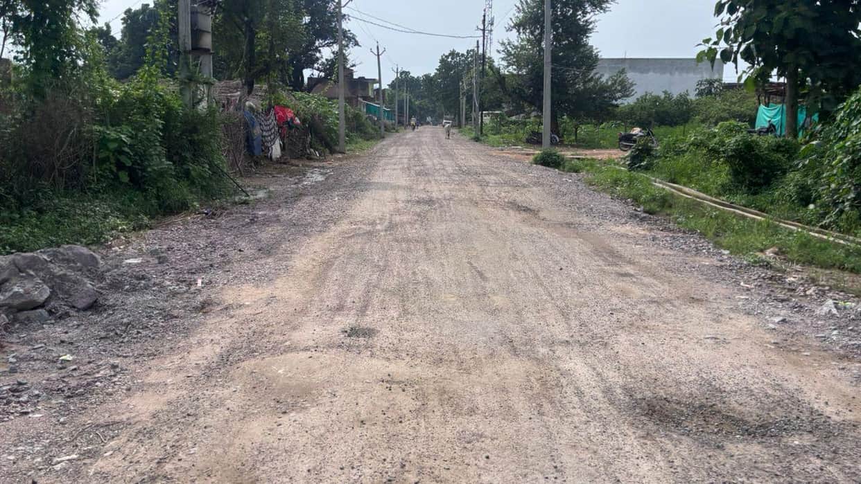 Jhansi: Two dead due to incomplete construction and safety negligence on the Sukuwan-Dhukuwan road.