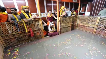 श्री बड़े हनुमान जी को मां गंगा ने कराया महास्नान।