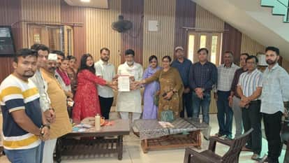 Jhansi: Teachers' Self-Care Team met with public representatives.